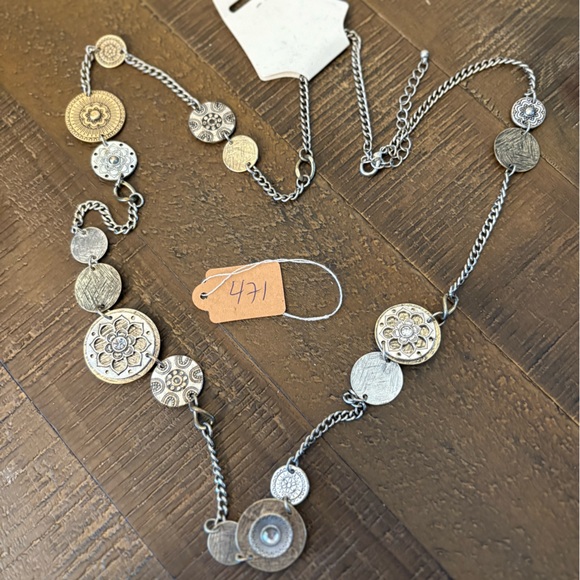 Gold and Silver Necklace - Picture 2 of 4